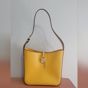 Michael Kors Lyra Small Bucket Bag